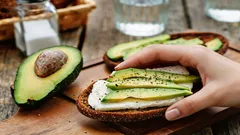 Wat gebeurt er als je een avocado bij het avondeten eet? Een diëtist noemt 5 belangrijke voordelen